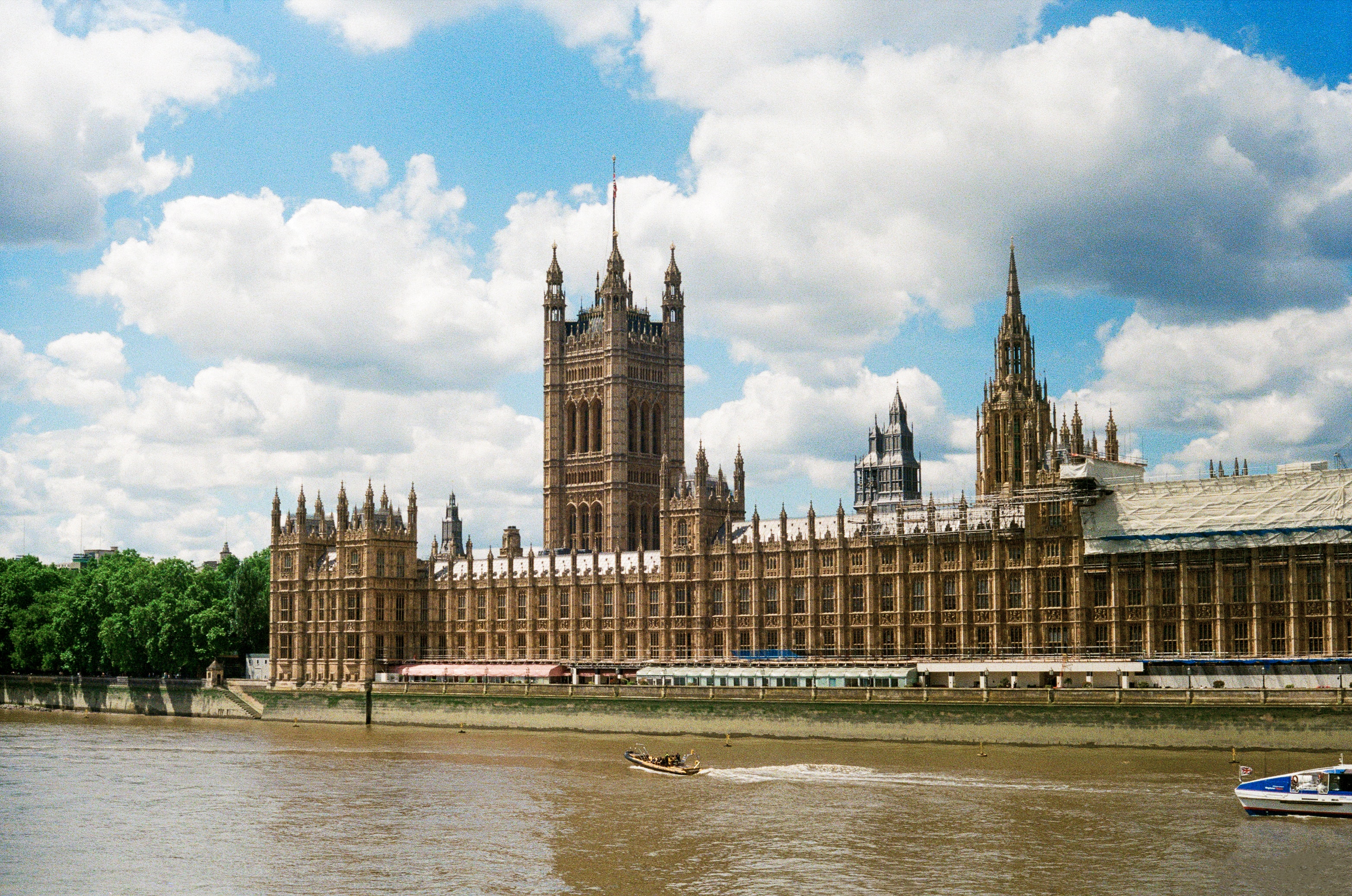 parliment-building-concrete-westminster