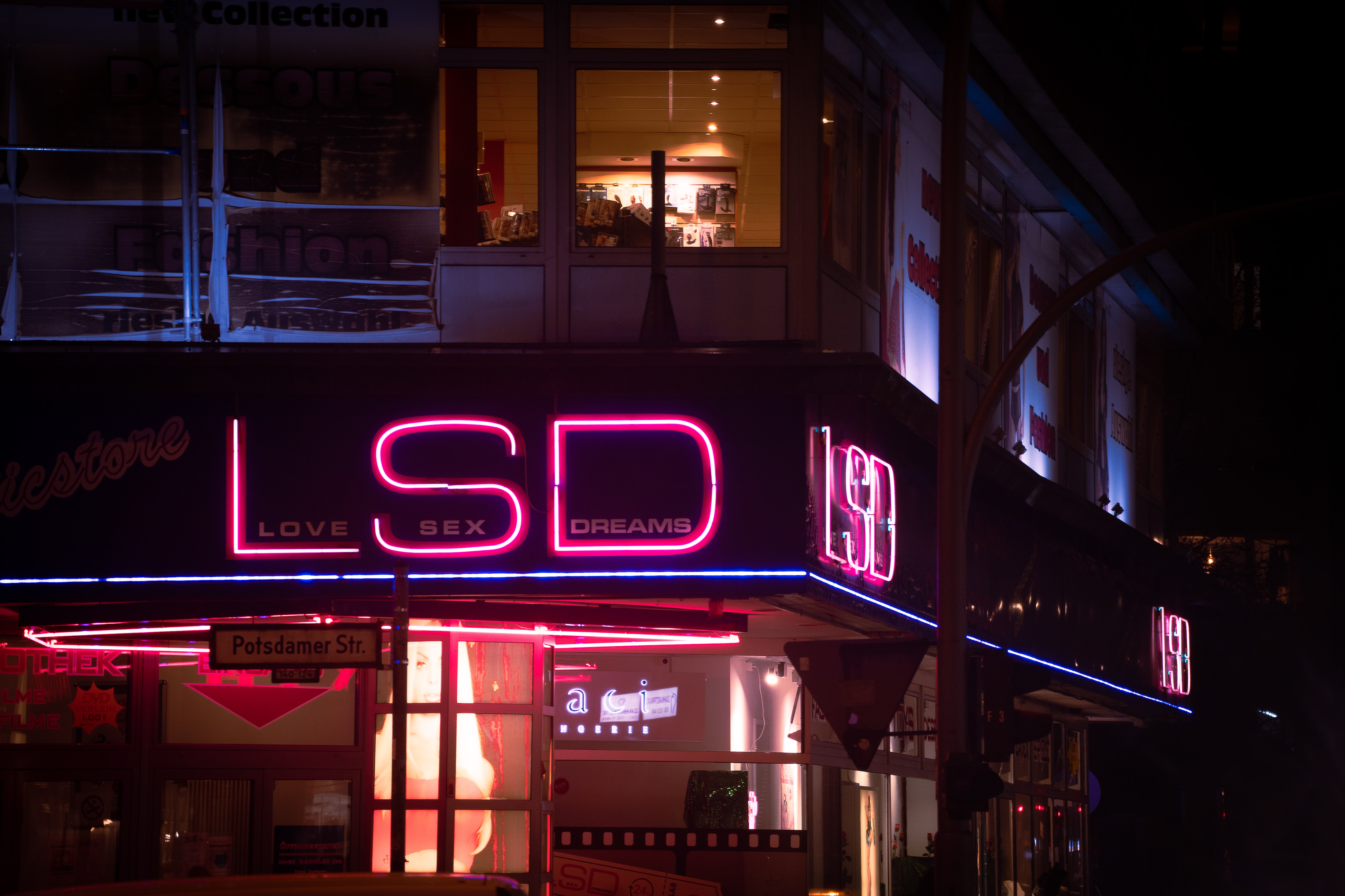 Berlin nightlife pub crawl