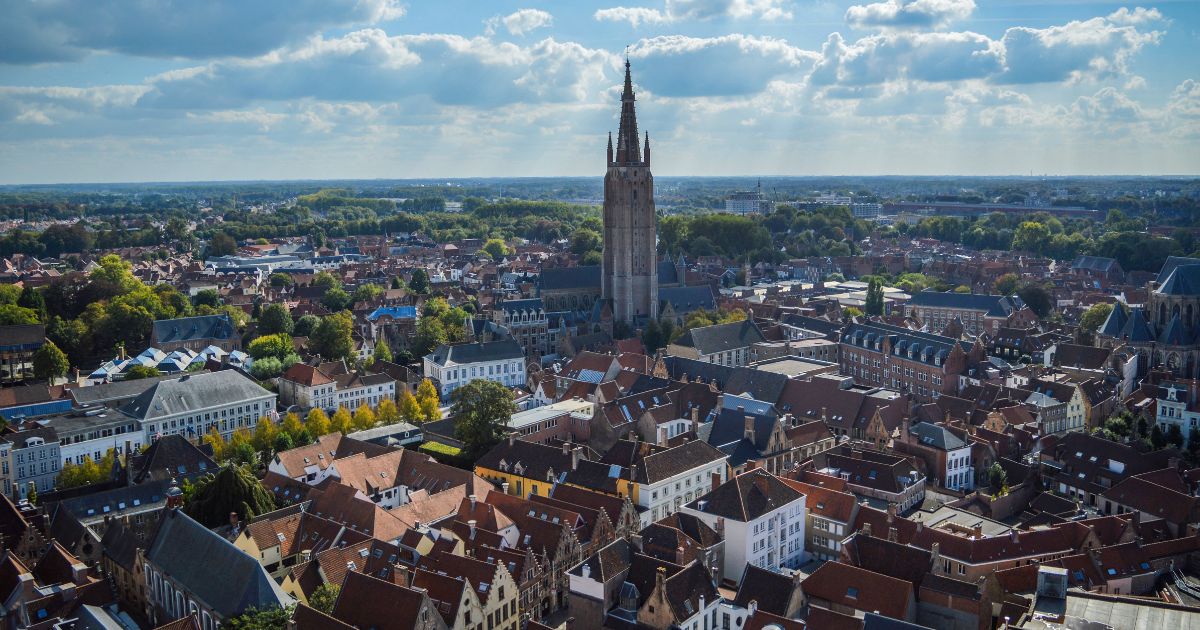 best-pub-crawl-in-bruges-city-landscape