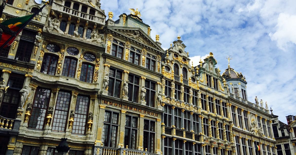 best-pub-crawl-in-brussels-beautiful-buildings
