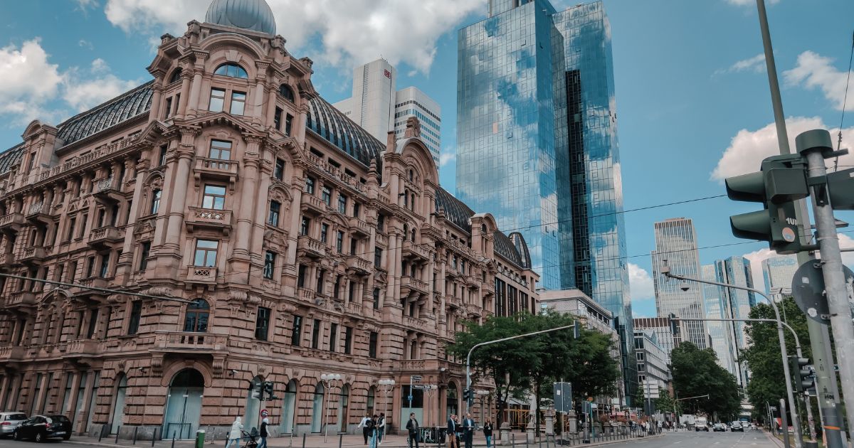 best-pub-crawl-in-frankfurt-.city-architecture
