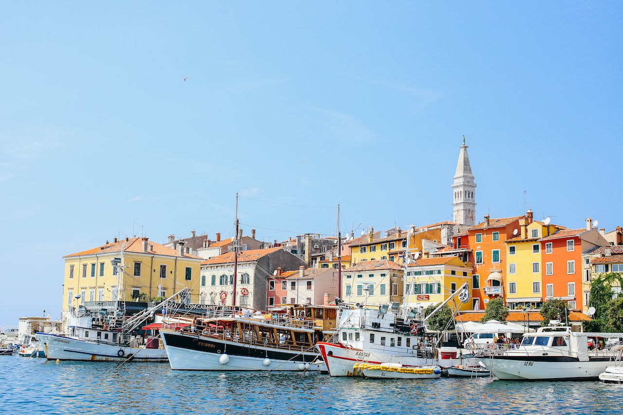 best-pub-crawl-in-genova-city-port