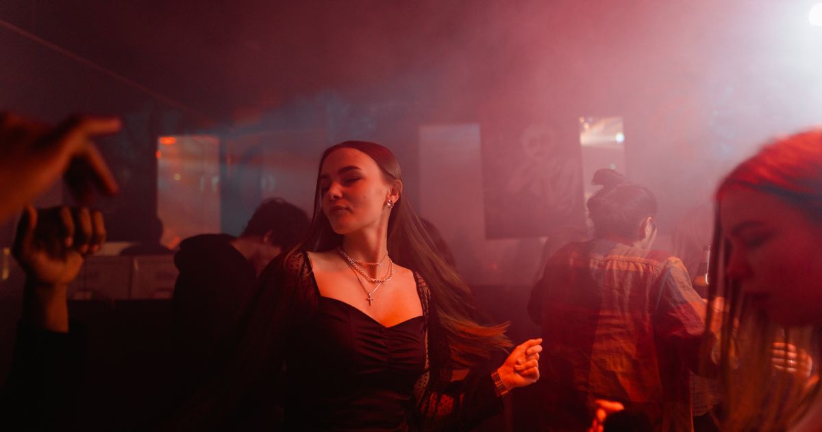 best-pub-crawl-in-naples-night-club-dancing
