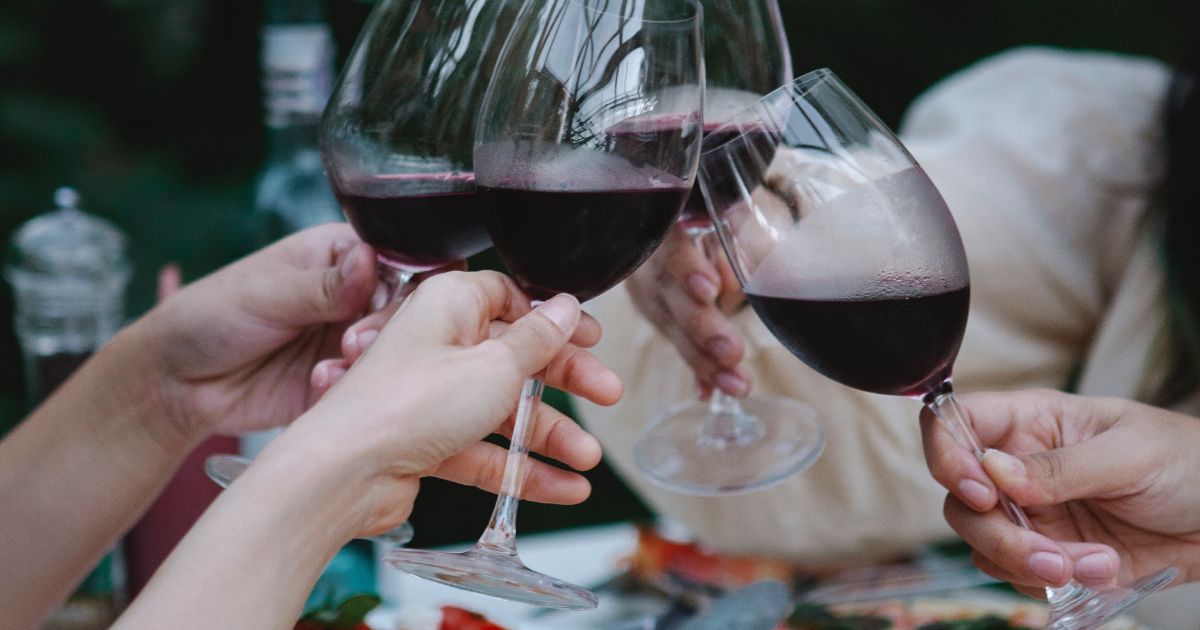 best-pub-crawl-in-naples-wine-drinking