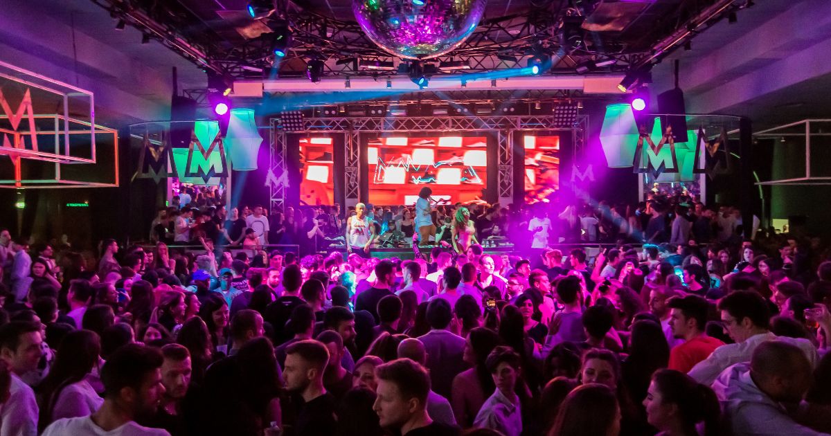 best-pub-crawl-in-nice-night-club