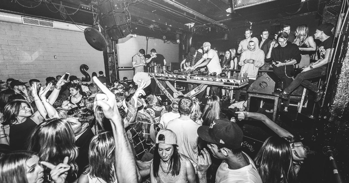 best-pub-crawl-in-warsaw-clubbing