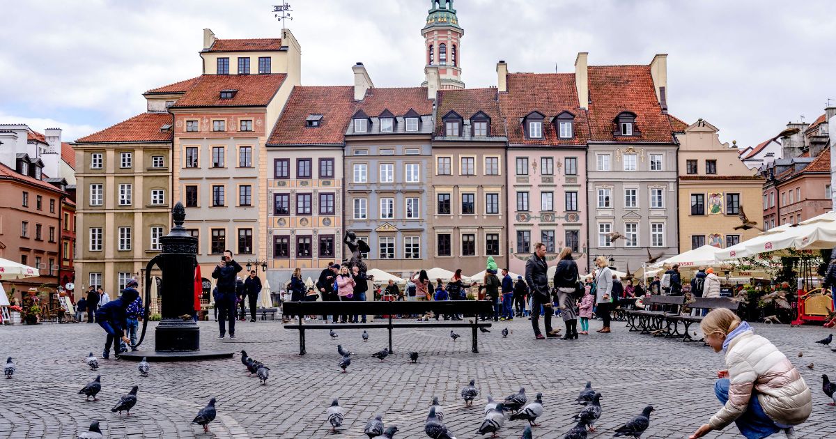 best-pub-crawl-in-warsaw-old-town