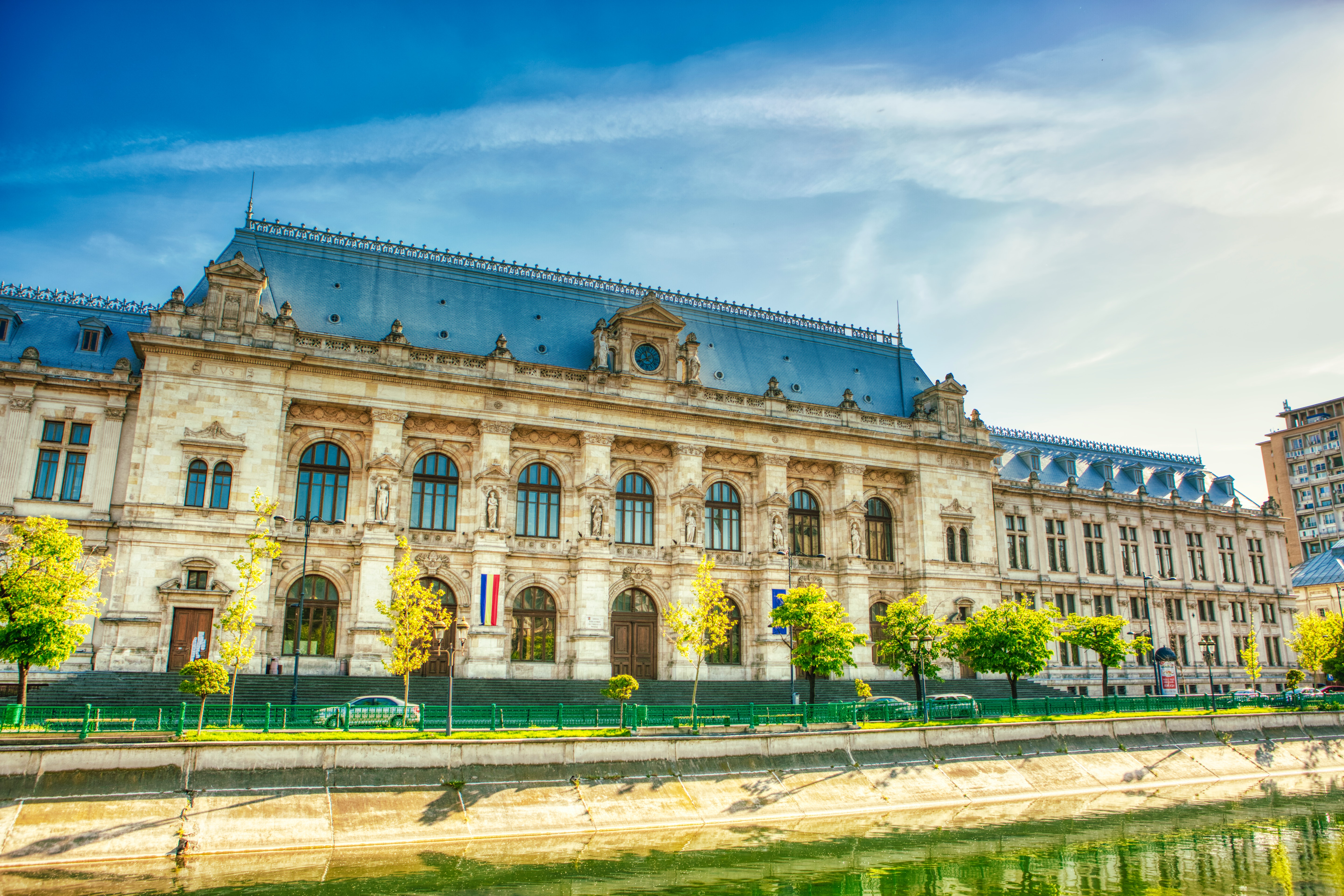 building in bucharest, parisian style architecture