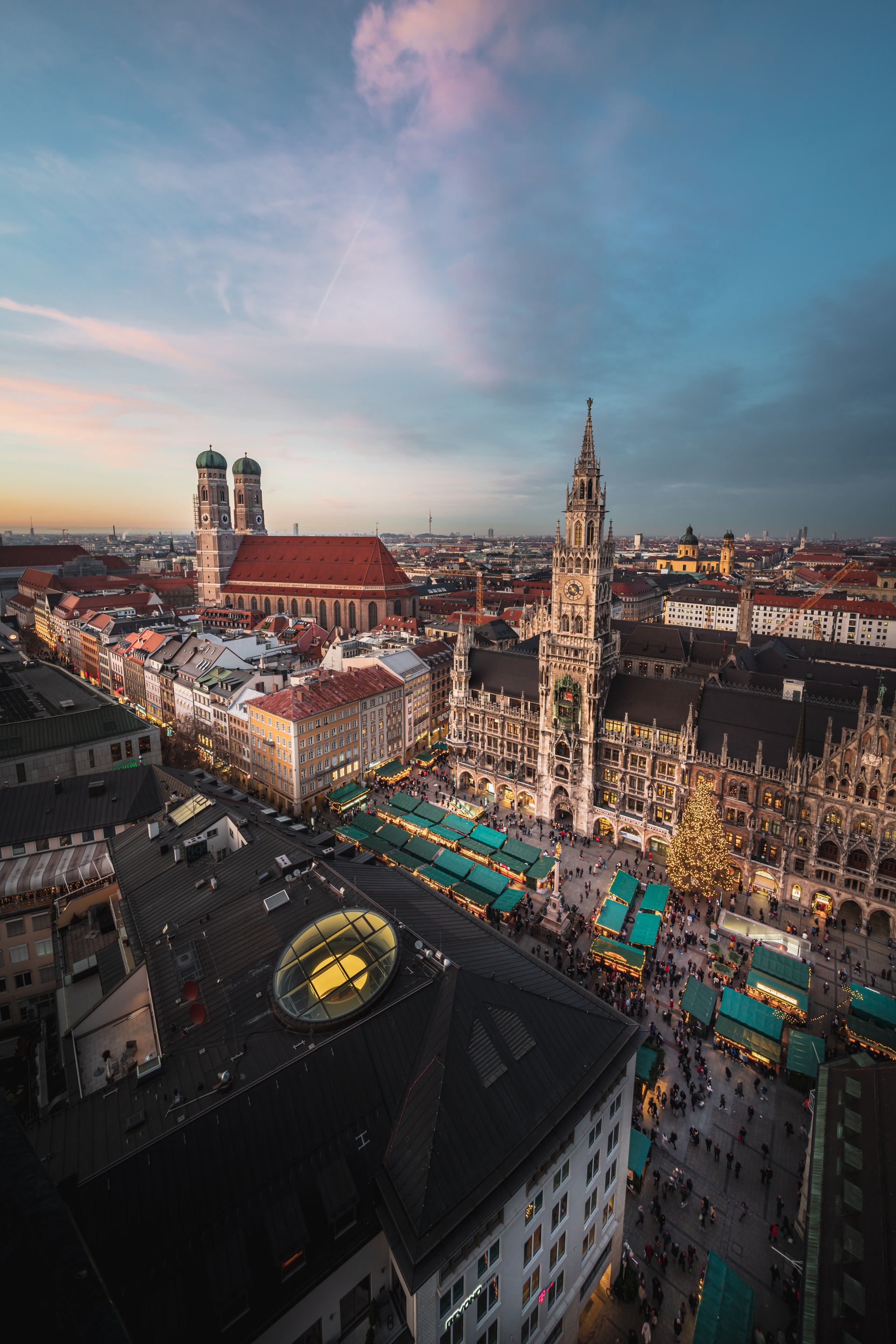 Guide to Christmas Markets in Munich - Photo by Daniel Seßler on Unsplash