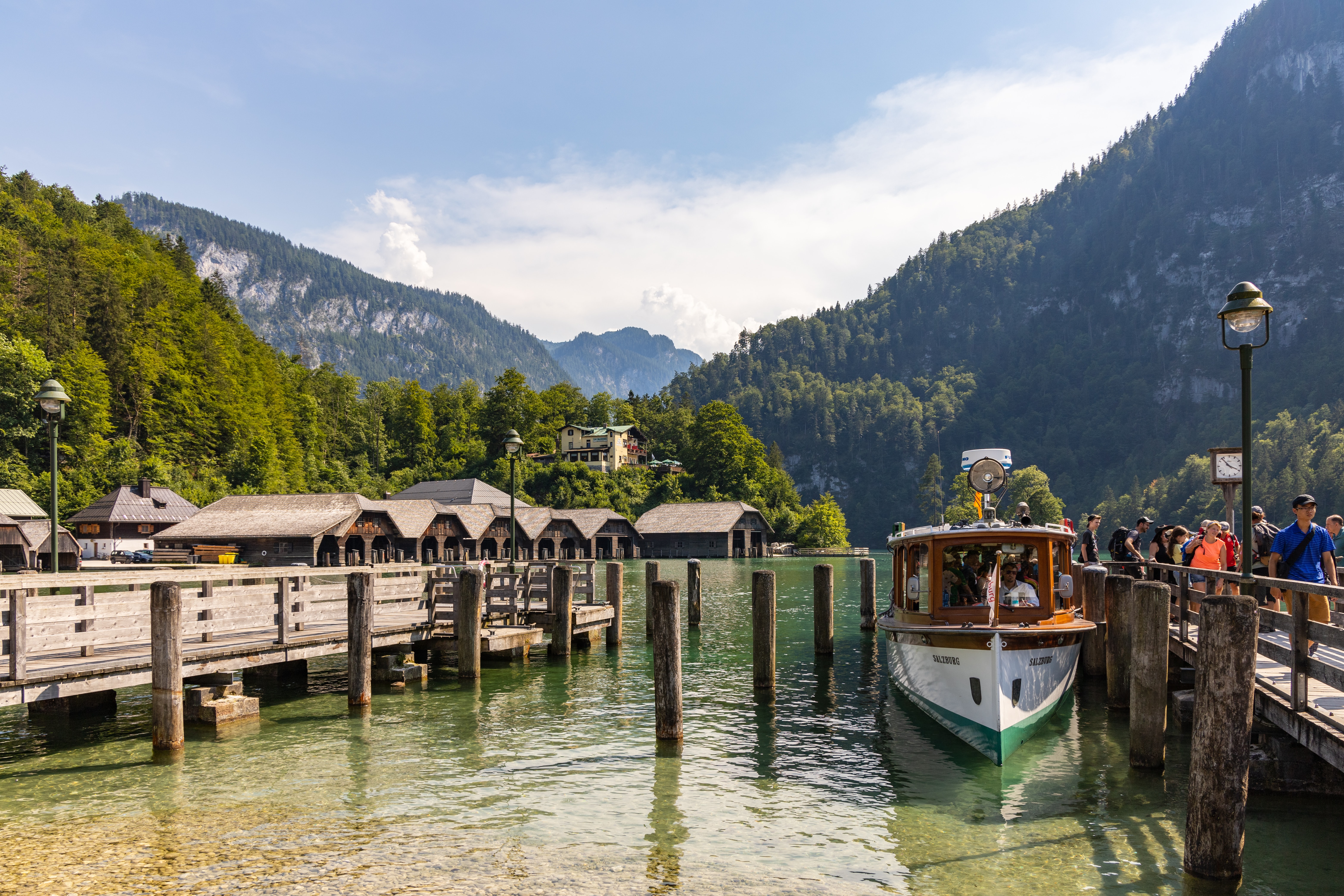 boat stopping to let of travellers iat lake in mountainside