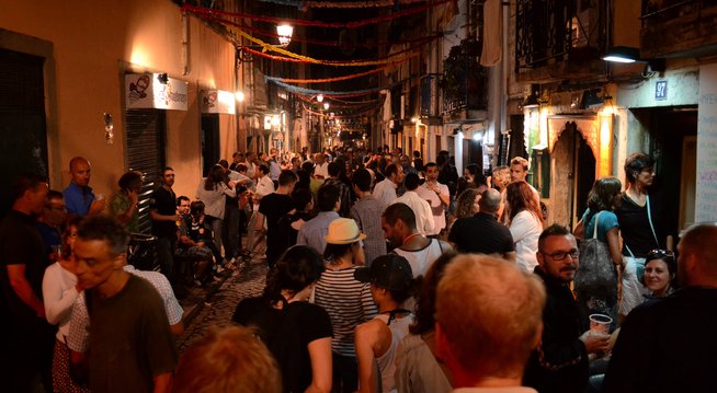 pub crawl Lisbon