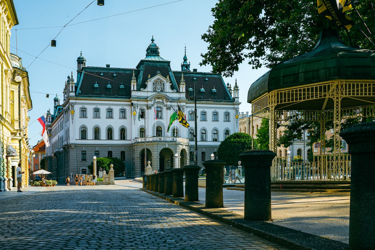 ljubljana-food-guide-city-streets-buildings