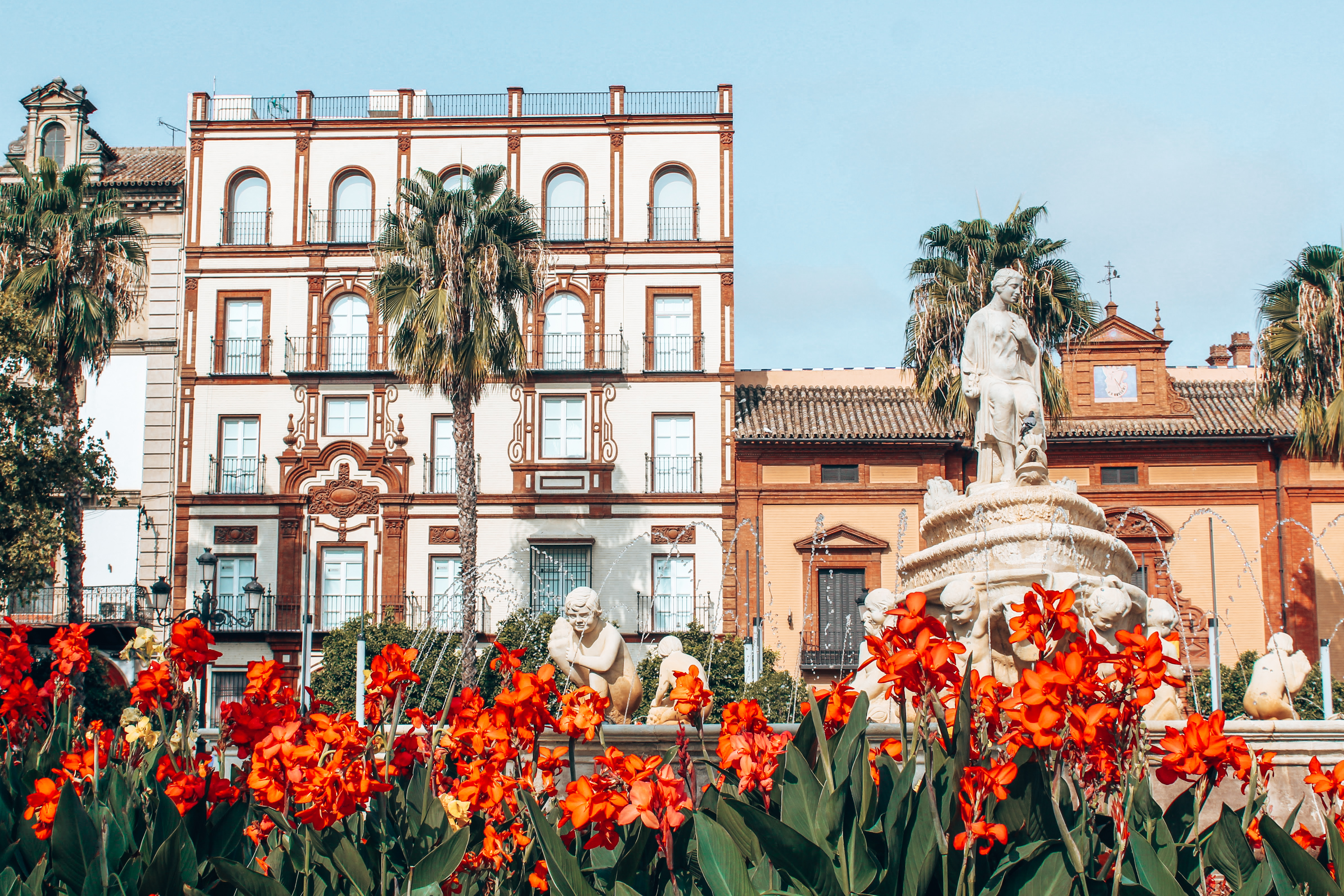 What to do in Seville: Puerta de Jerez Seville - Here you can often find Spanish guitar players and flamenco Street performers.