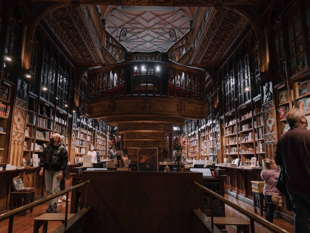 top-10-instagrammable-spots-porto-livraria-lello