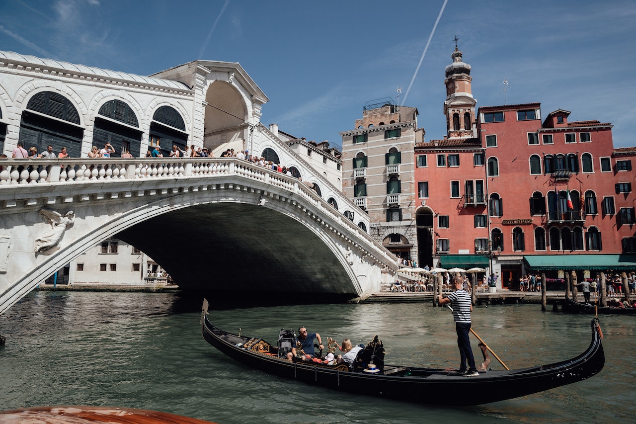 top-10-instagrammable-spots-venice-rialto-bridge