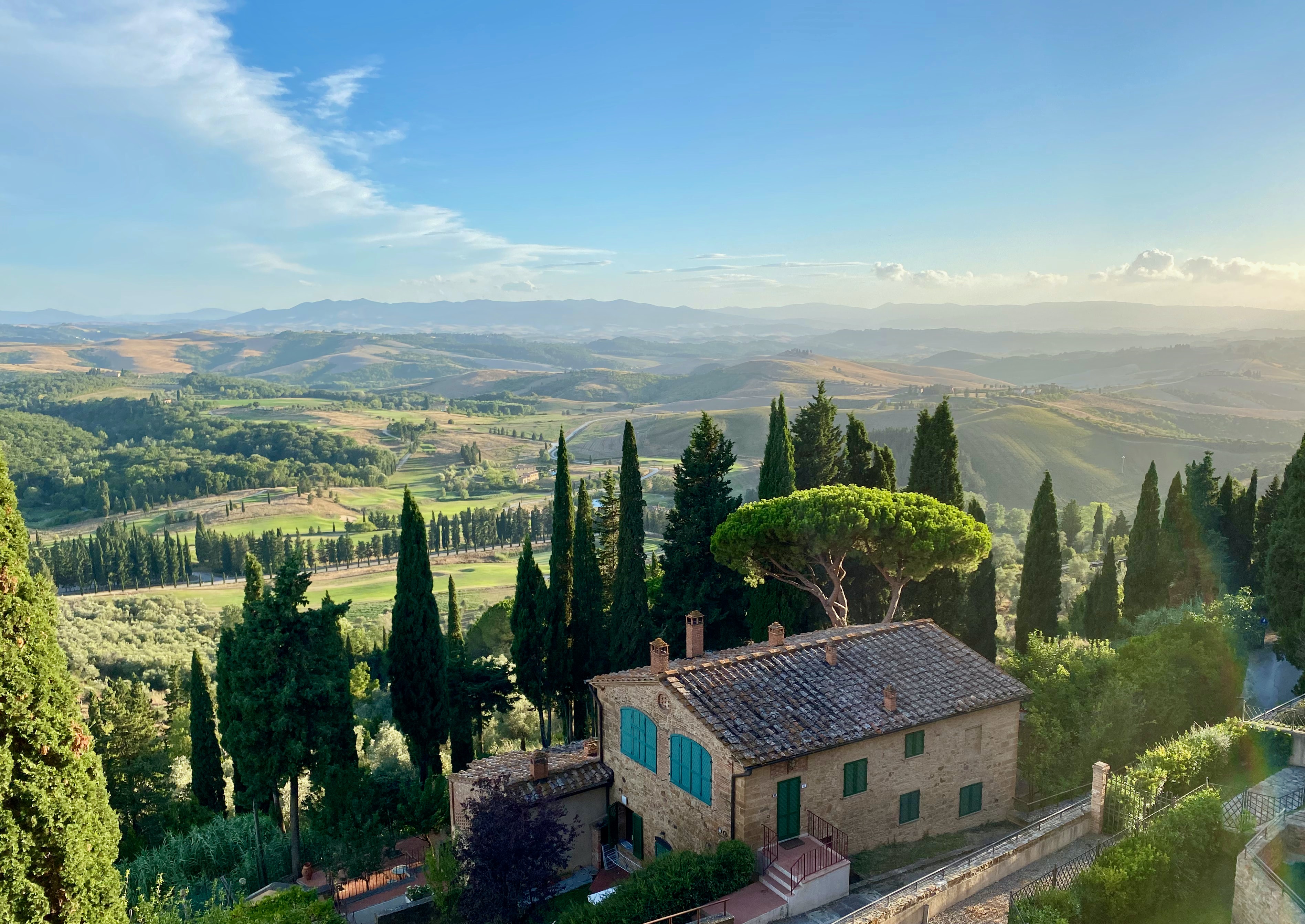Best Interrail routes | Tuscan valley with a tuscan house in the foreground